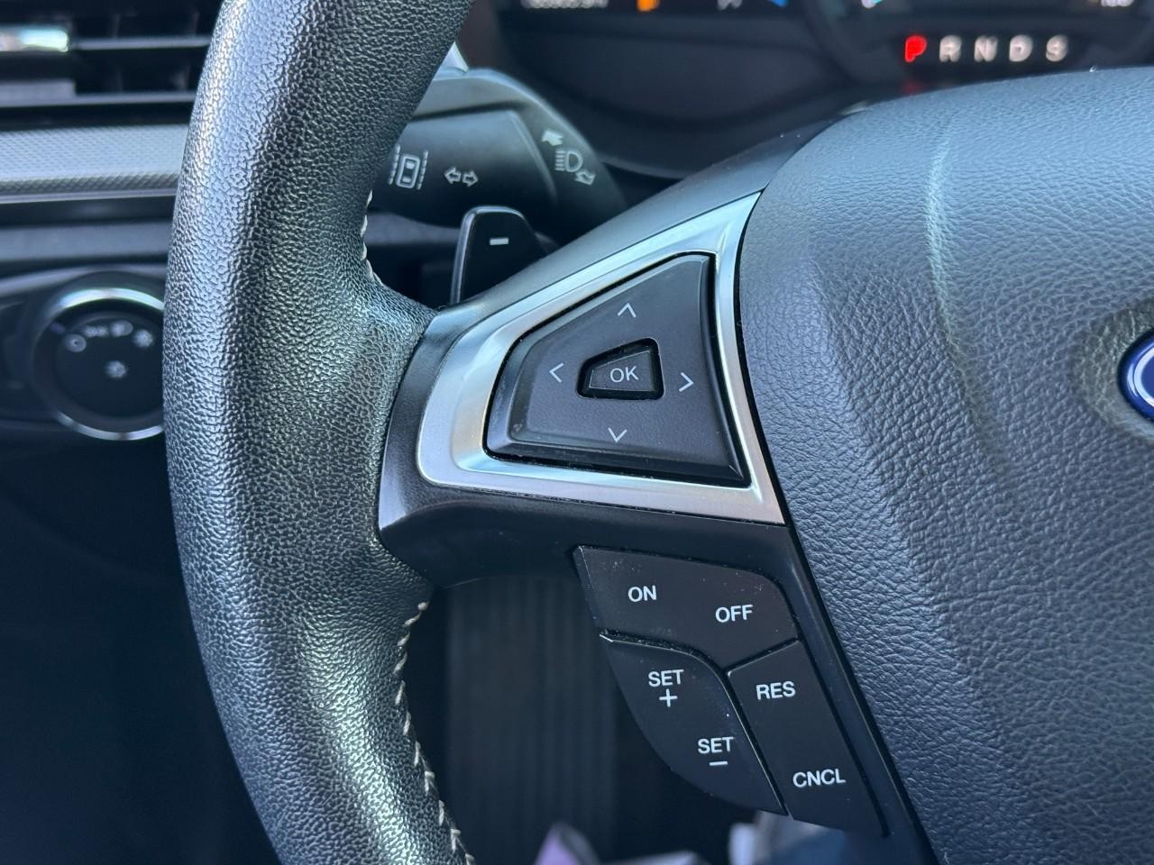 Ford Fusion Vehicle Full-screen Gallery Image 20