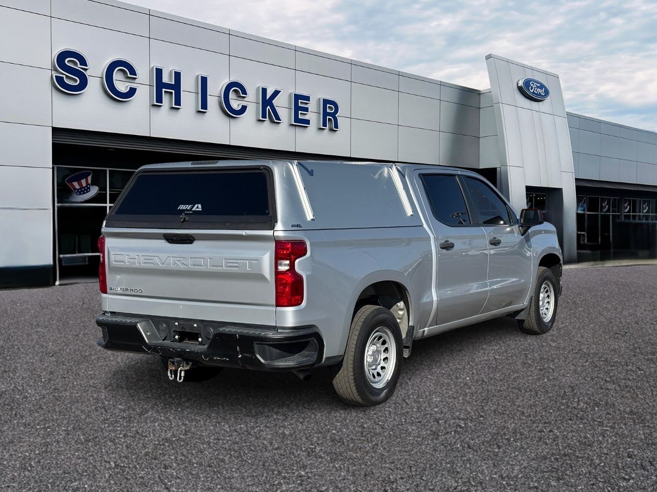 Chevrolet Silverado 1500 Vehicle Full-screen Gallery Image 02