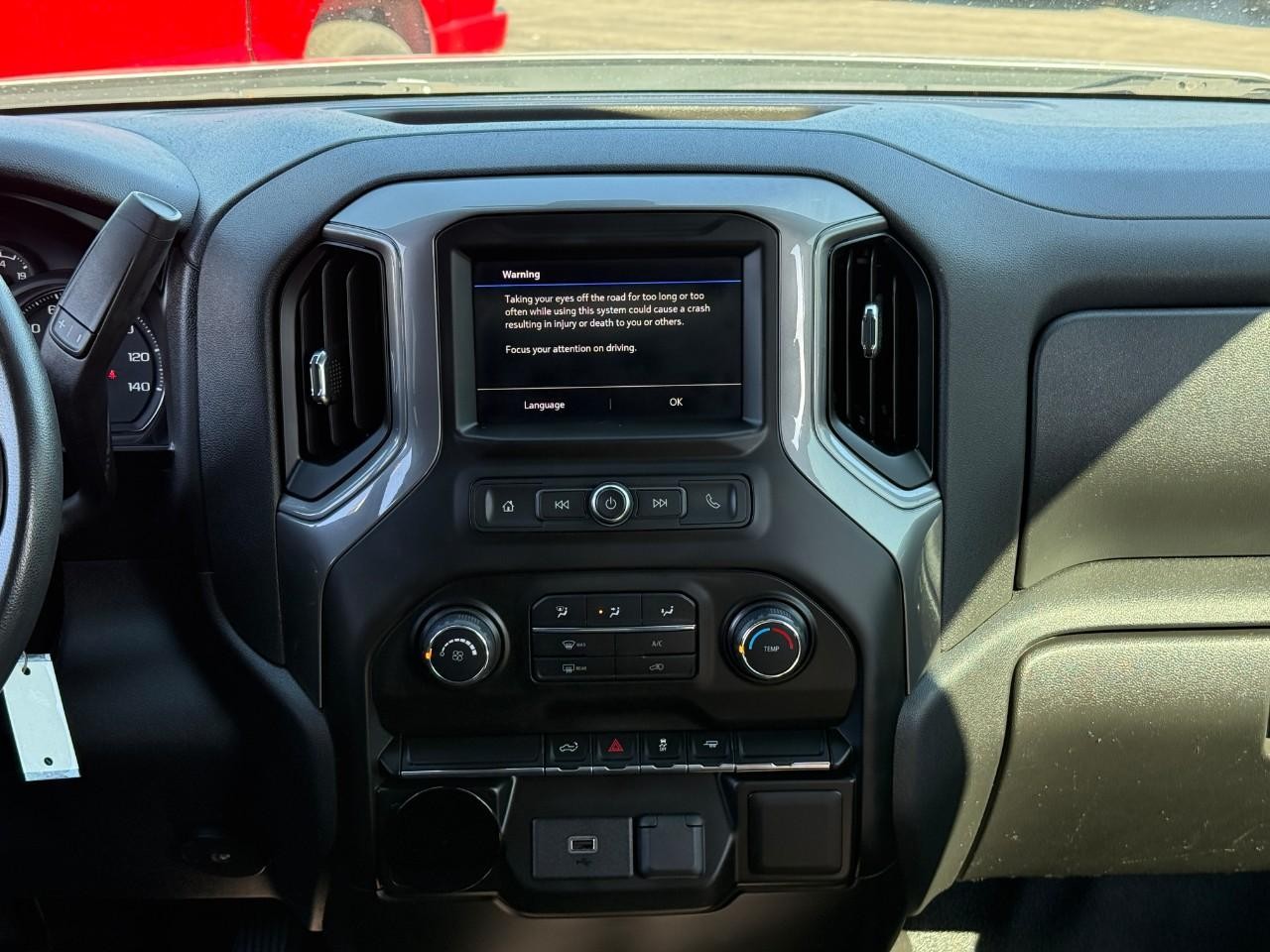 Chevrolet Silverado 1500 Vehicle Full-screen Gallery Image 12