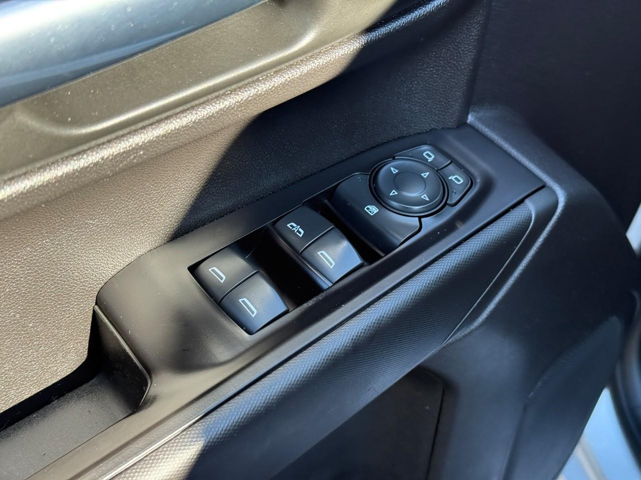 Chevrolet Silverado 1500 Vehicle Full-screen Gallery Image 15