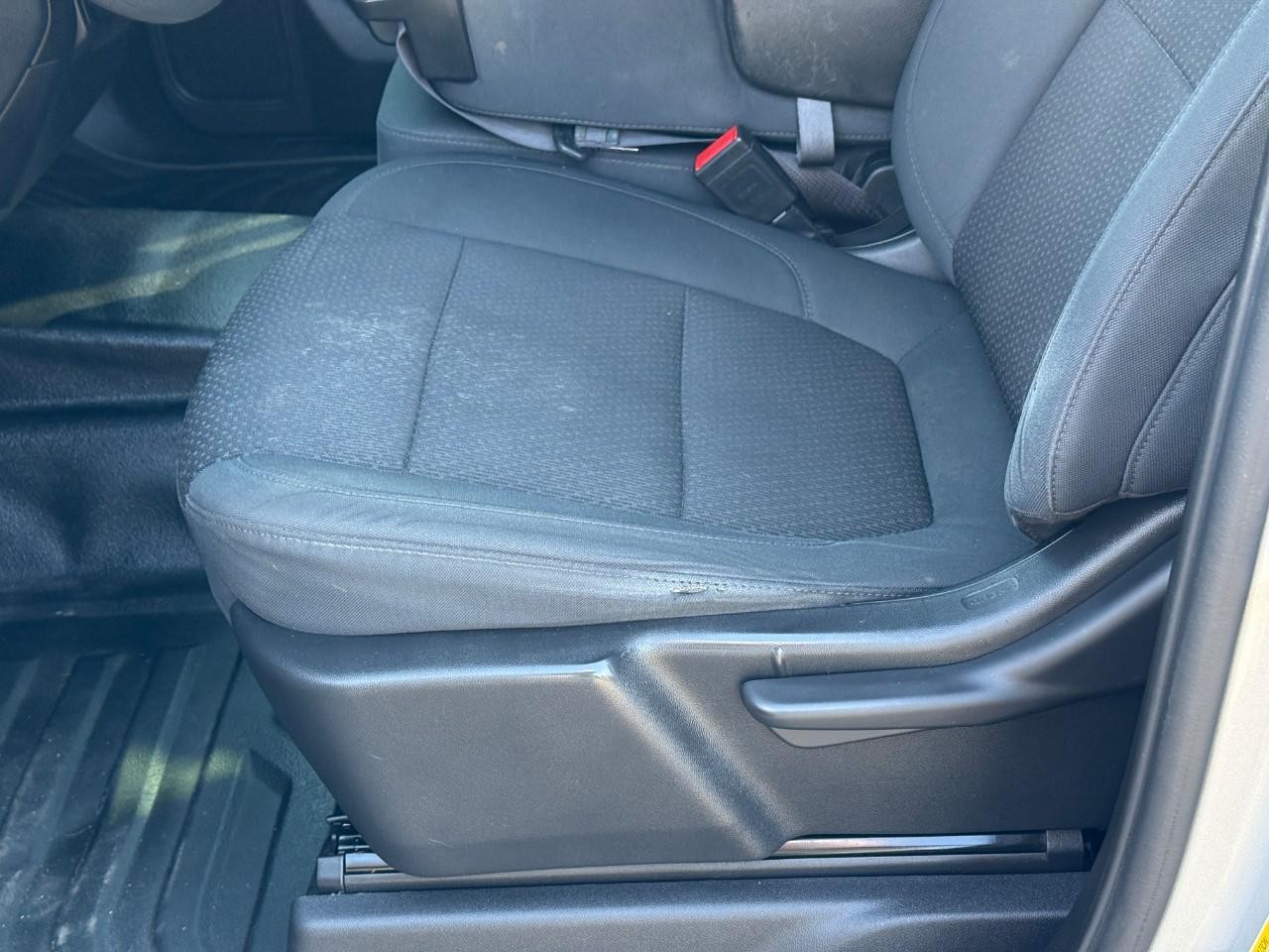 Chevrolet Silverado 1500 Vehicle Full-screen Gallery Image 16