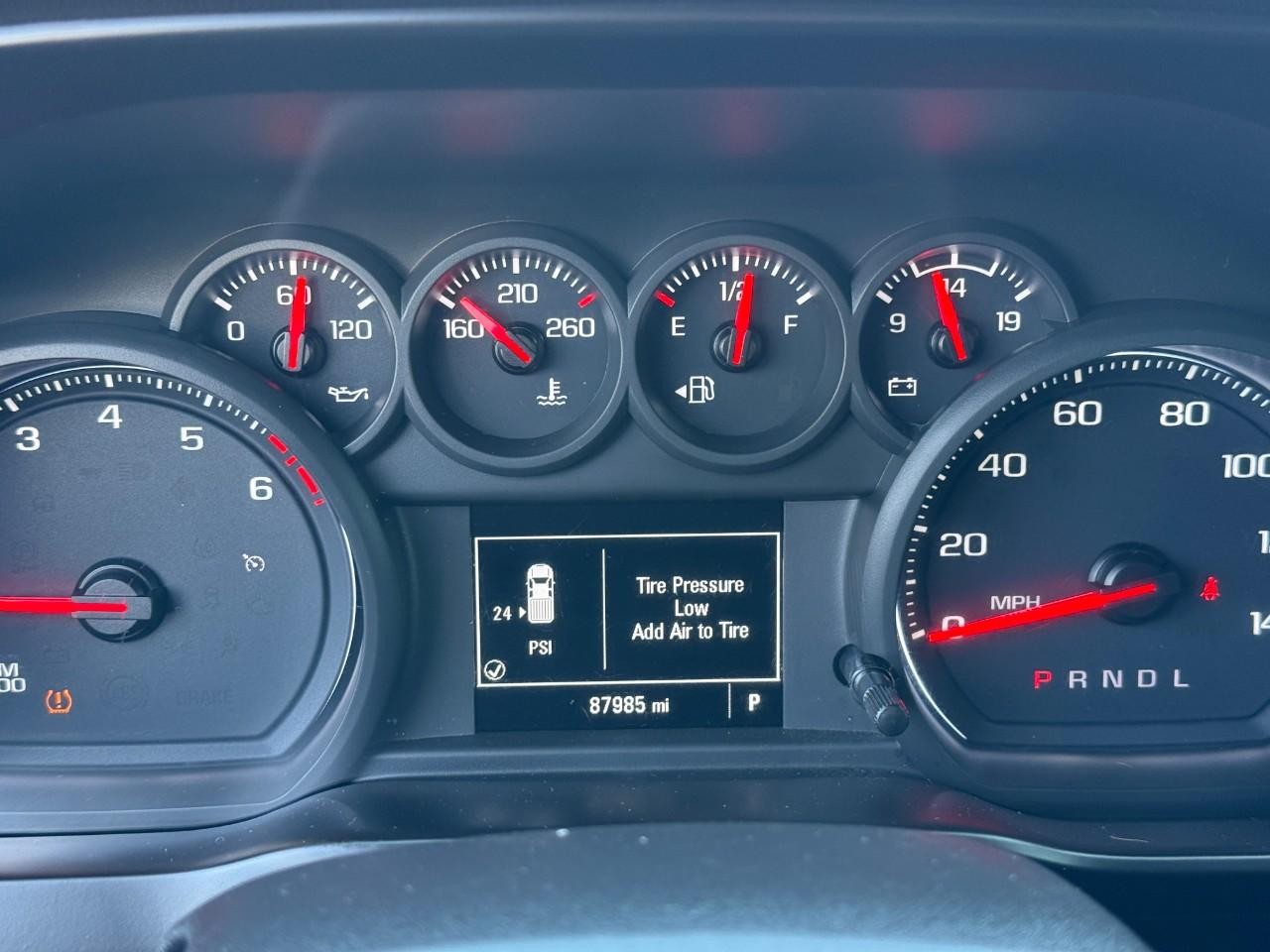 Chevrolet Silverado 1500 Vehicle Full-screen Gallery Image 19