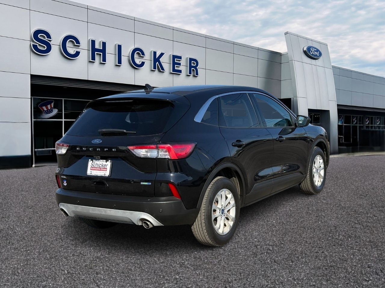 Ford Escape Vehicle Full-screen Gallery Image 02