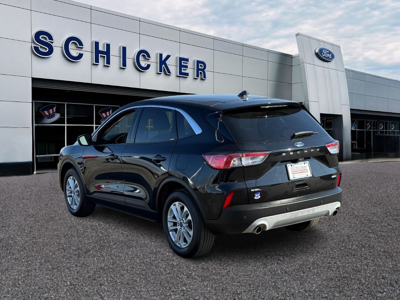 Ford Escape Vehicle Full-screen Gallery Image 03