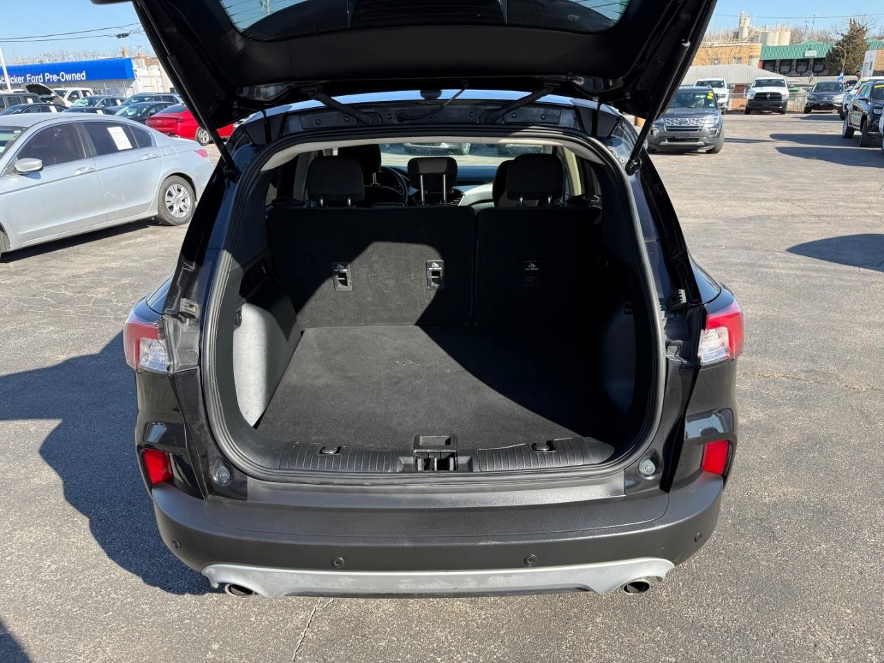 Ford Escape Vehicle Full-screen Gallery Image 07