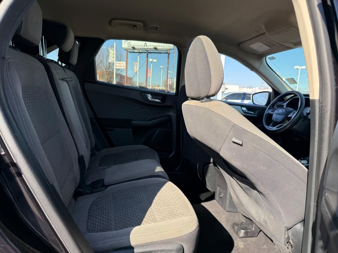 Ford Escape Vehicle Full-screen Gallery Image 10