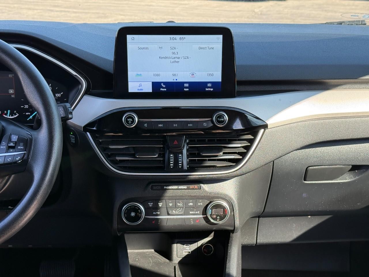 Ford Escape Vehicle Full-screen Gallery Image 13