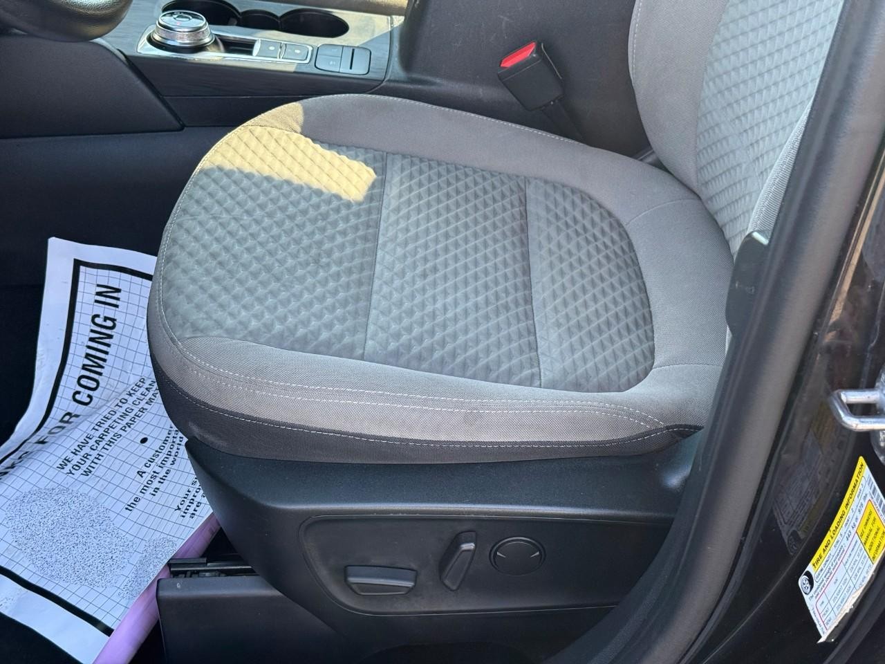 Ford Escape Vehicle Full-screen Gallery Image 18