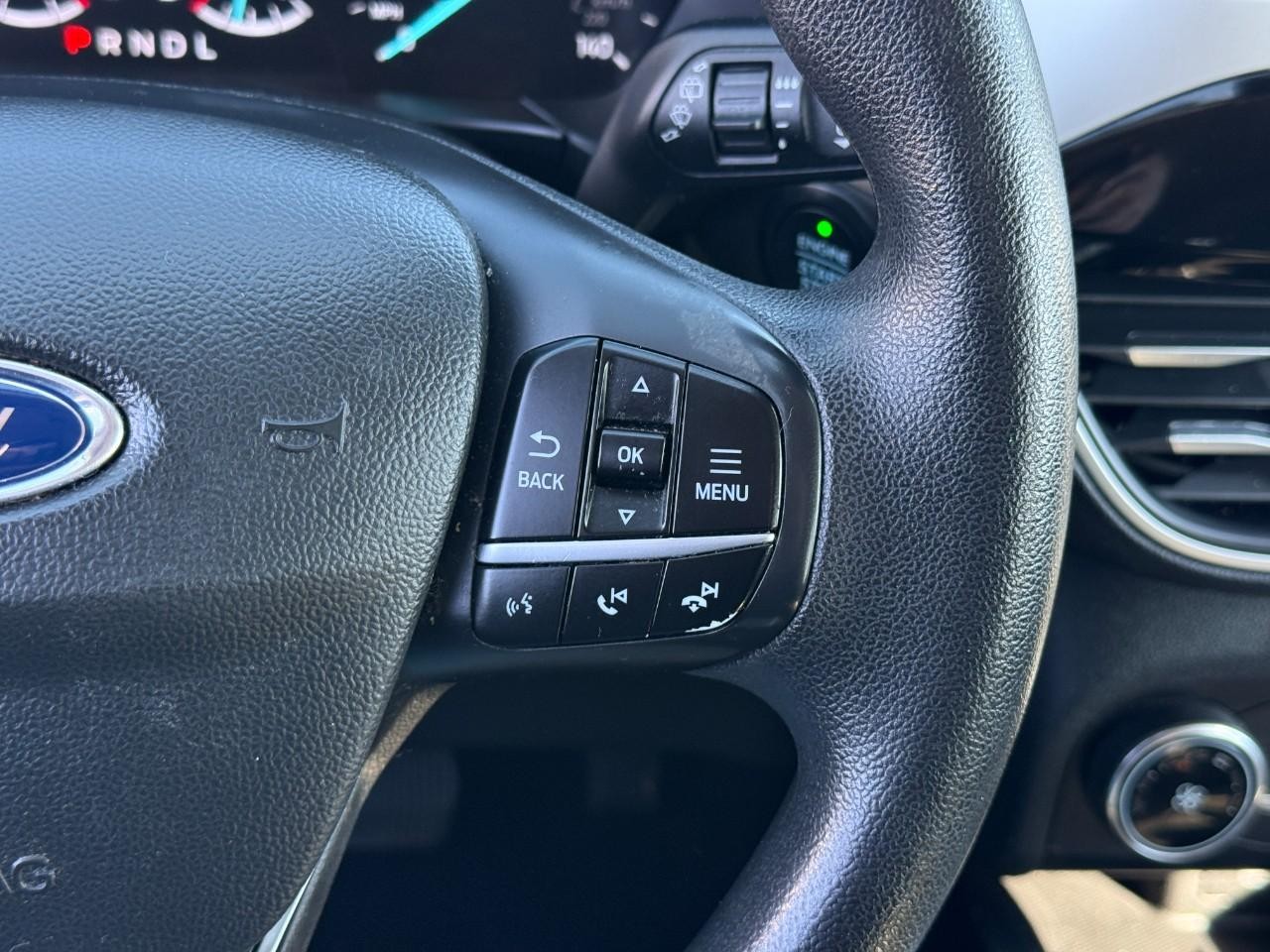 Ford Escape Vehicle Full-screen Gallery Image 21