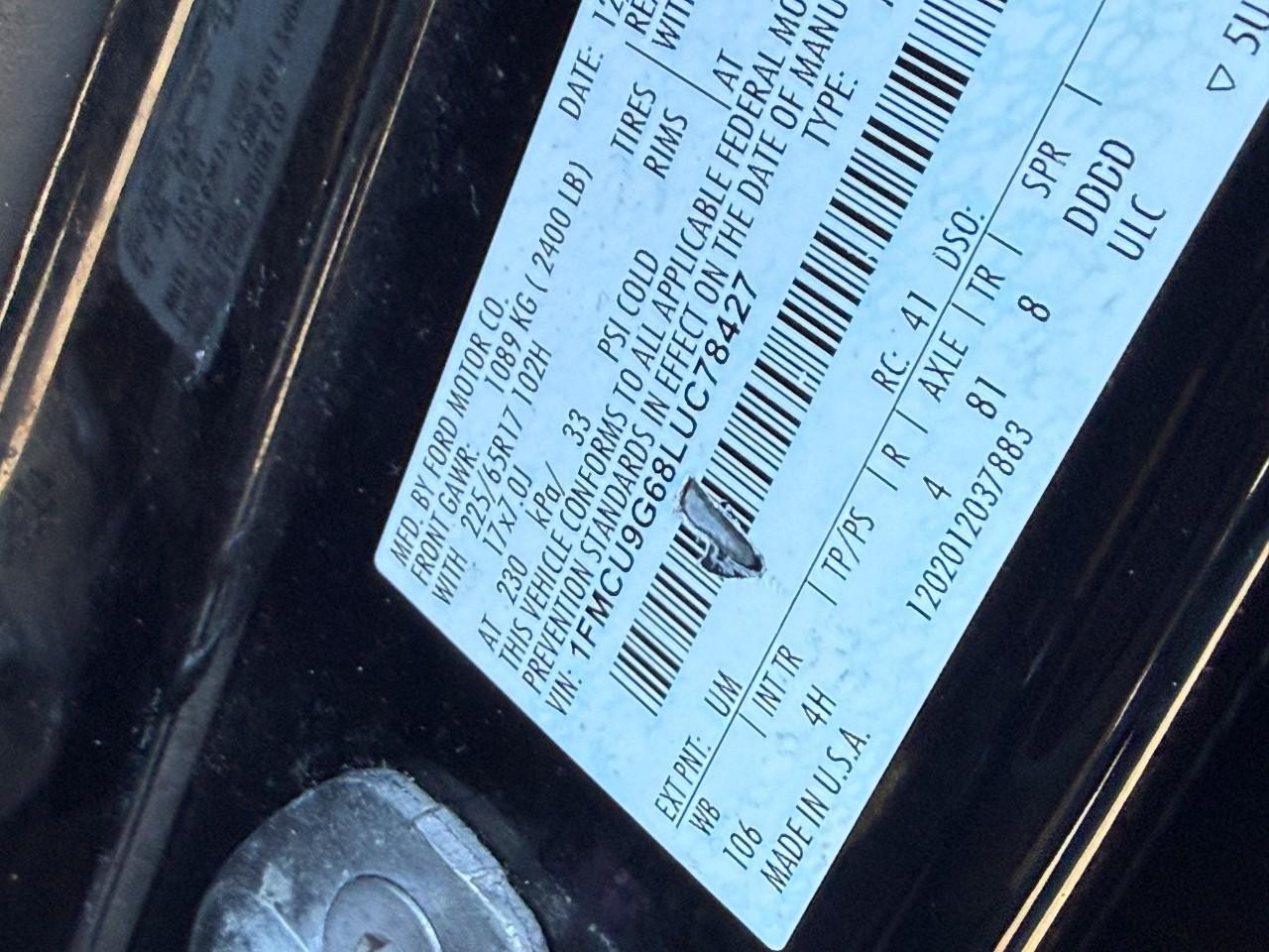 Ford Escape Vehicle Full-screen Gallery Image 26