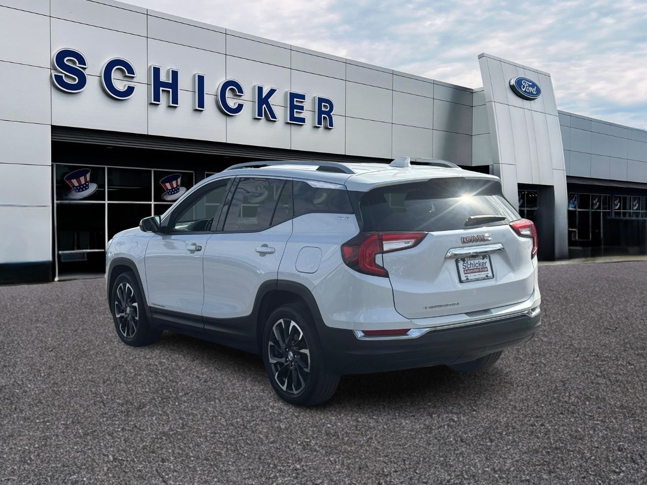 GMC Terrain Vehicle Full-screen Gallery Image 03