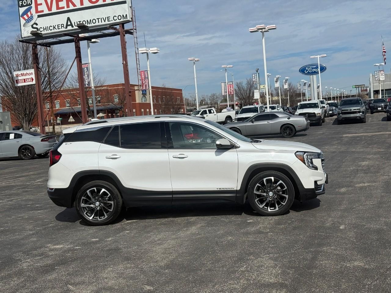 GMC Terrain Vehicle Full-screen Gallery Image 05