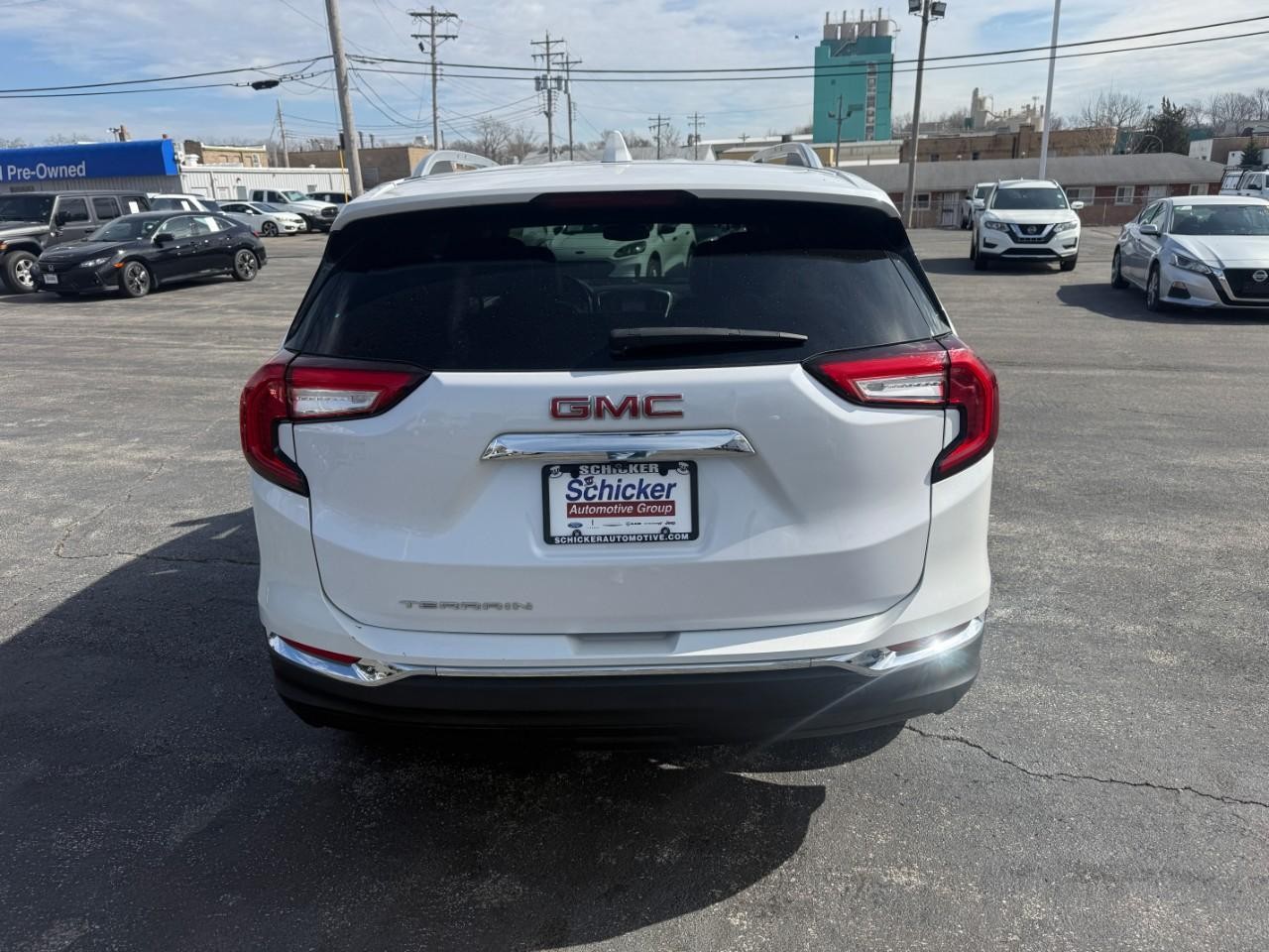 GMC Terrain Vehicle Full-screen Gallery Image 06