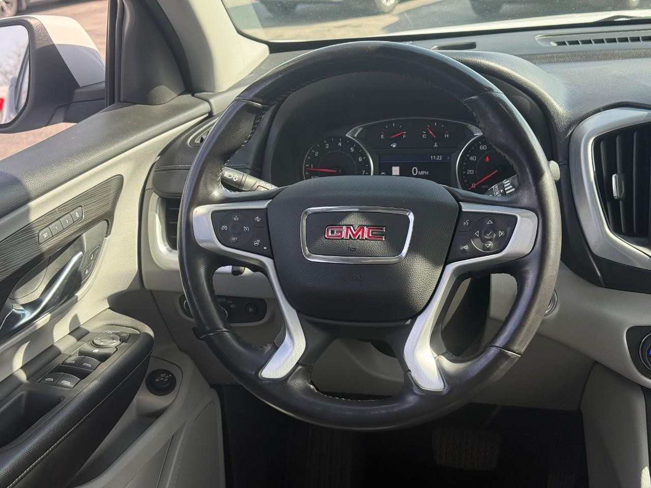 GMC Terrain Vehicle Full-screen Gallery Image 11