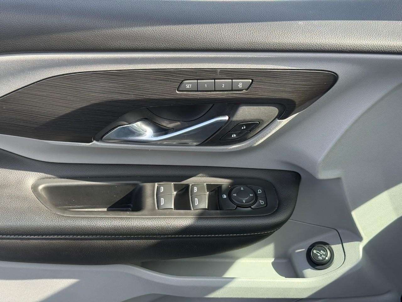 GMC Terrain Vehicle Full-screen Gallery Image 14