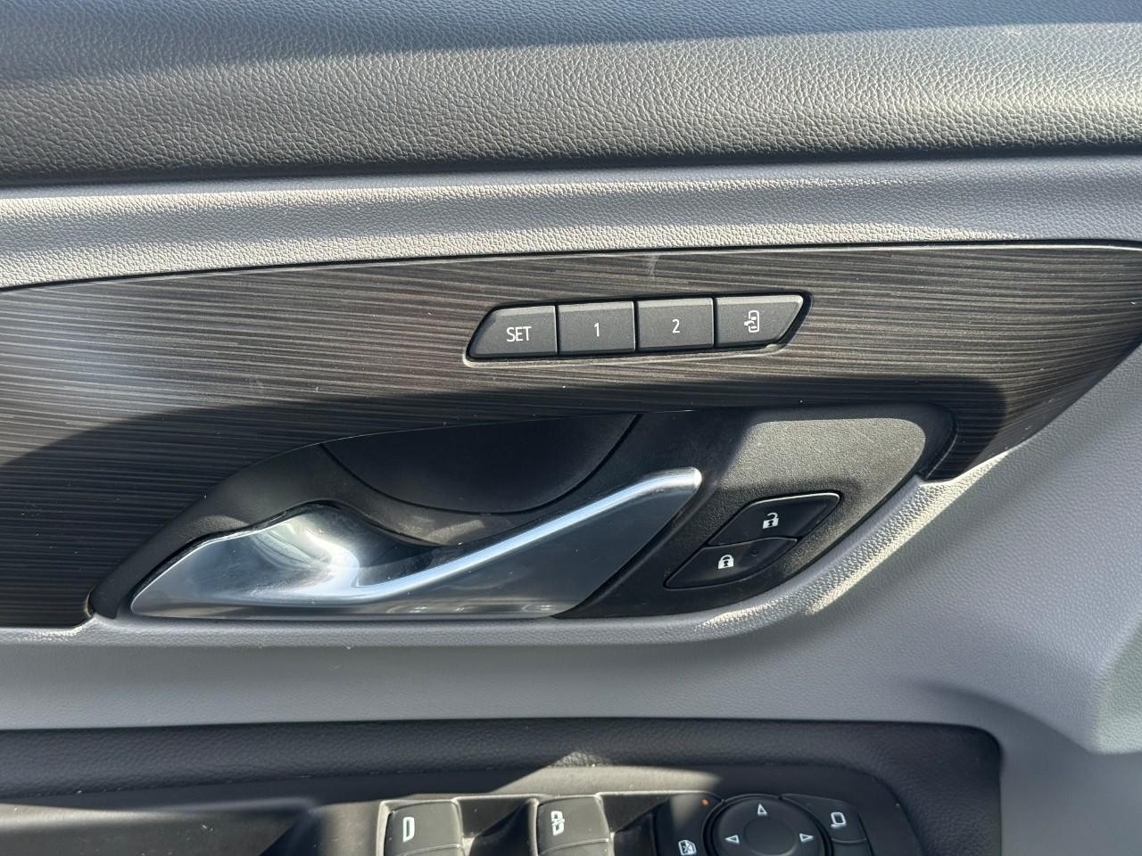 GMC Terrain Vehicle Full-screen Gallery Image 15