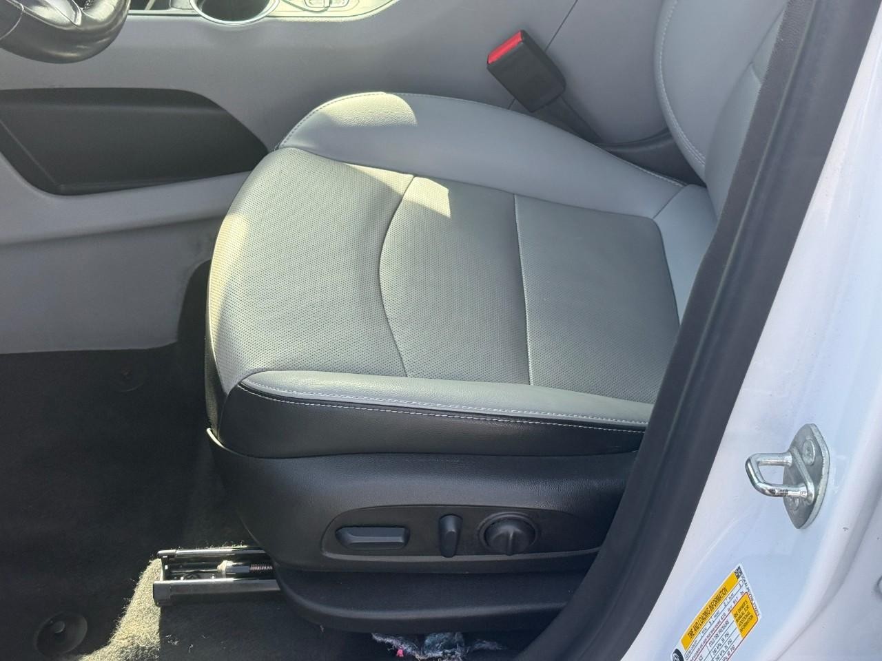 GMC Terrain Vehicle Full-screen Gallery Image 16