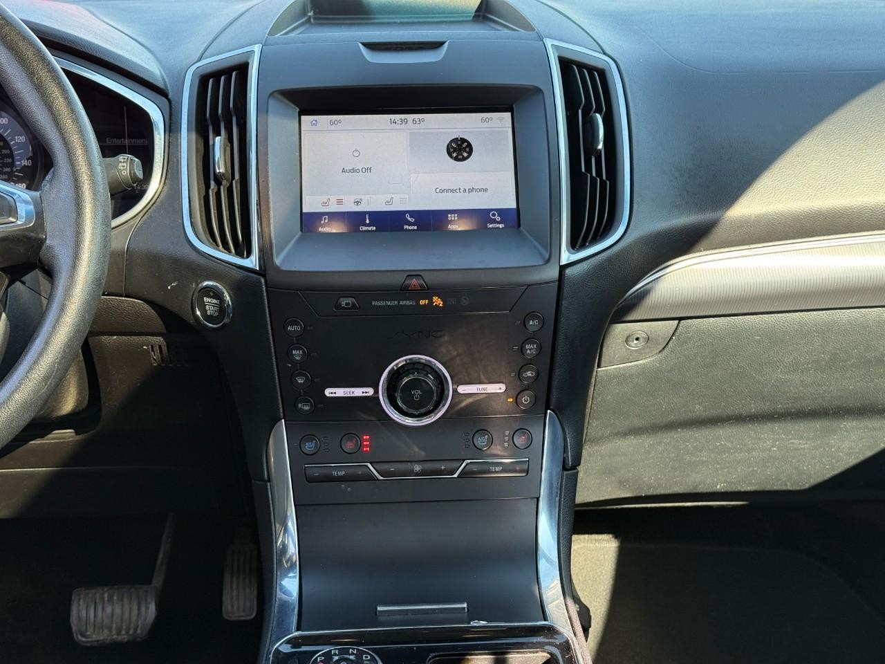 Ford Edge Vehicle Full-screen Gallery Image 16