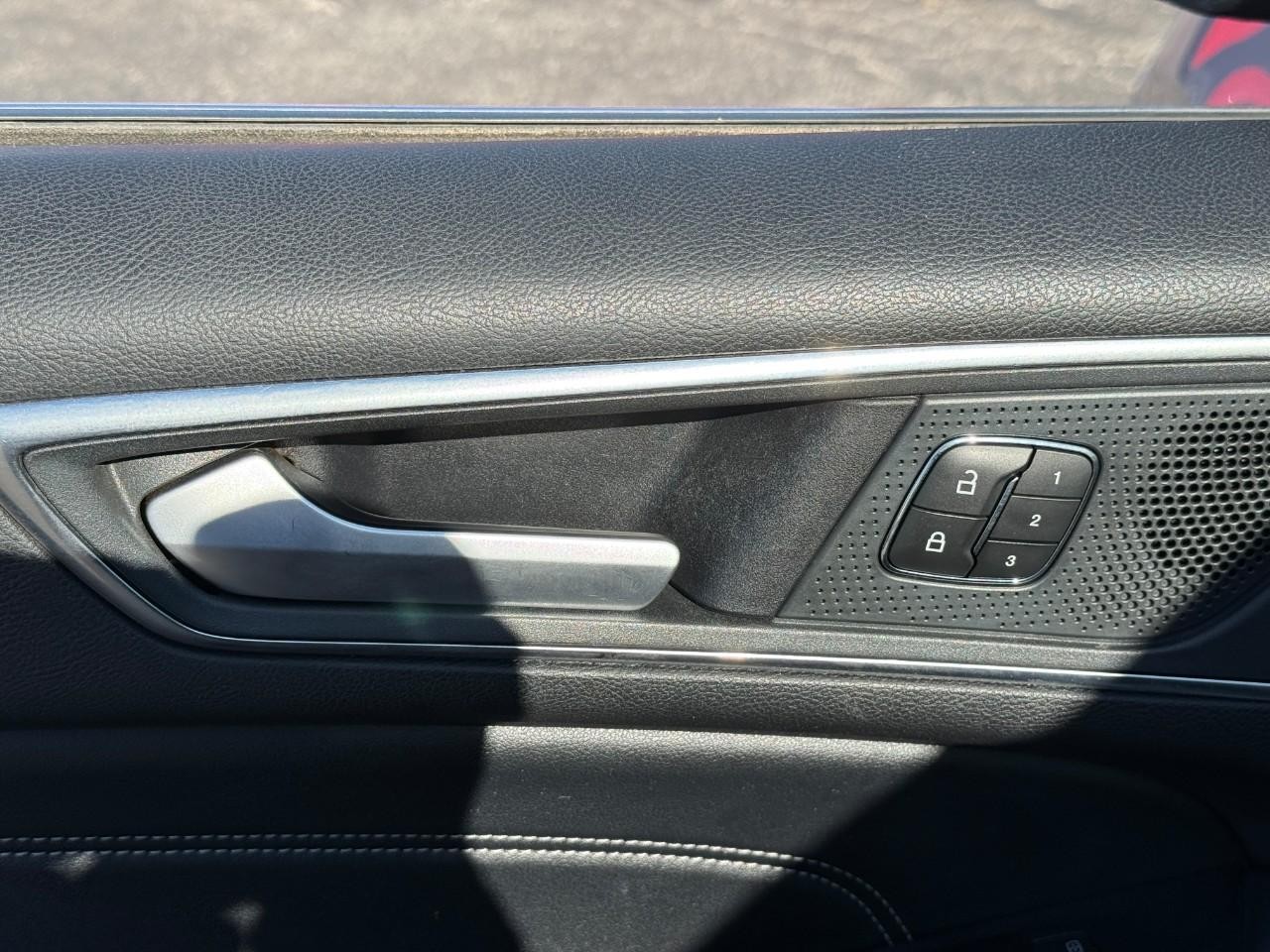 Ford Edge Vehicle Full-screen Gallery Image 19