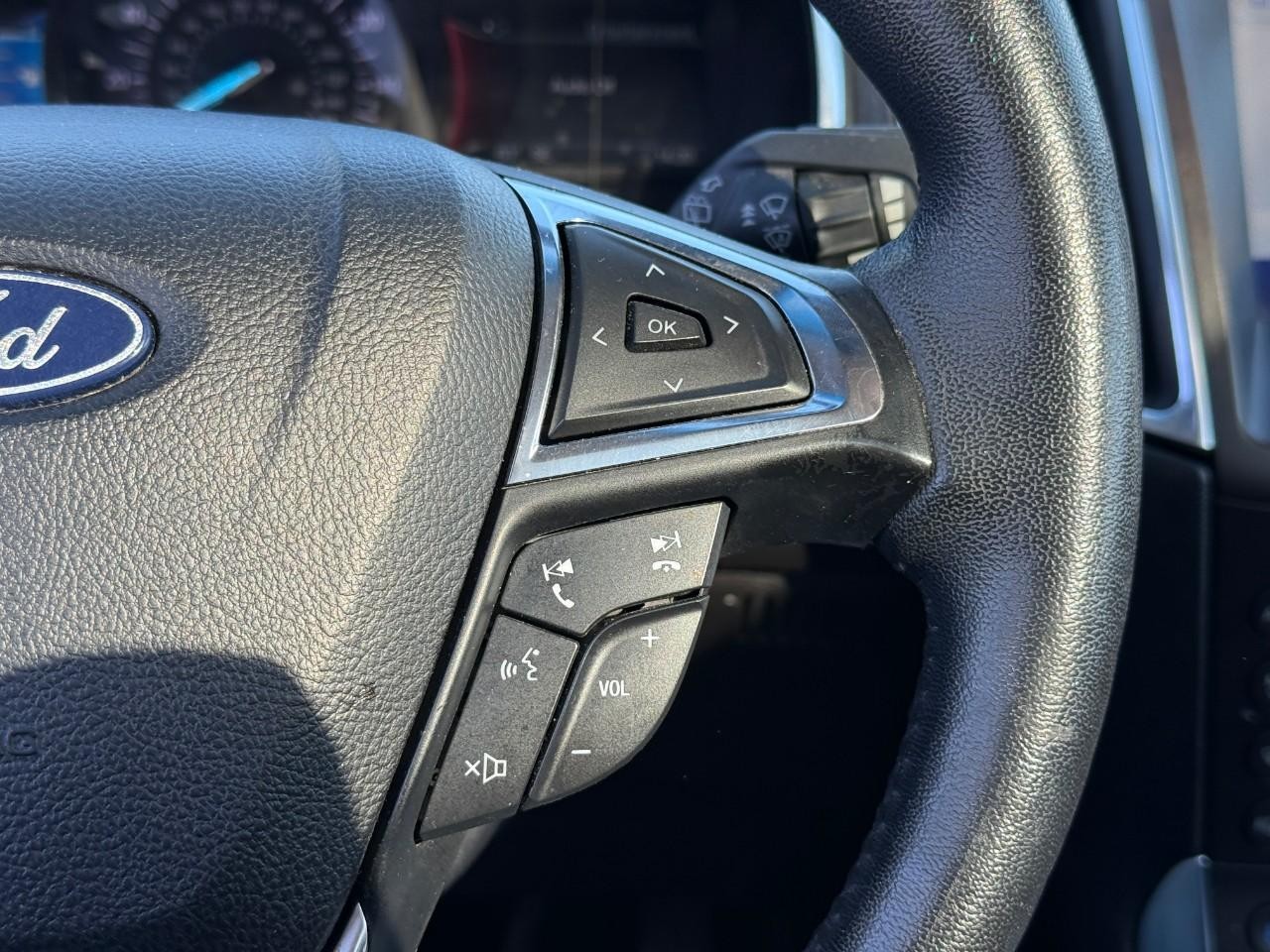 Ford Edge Vehicle Full-screen Gallery Image 23