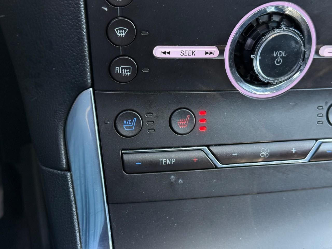 Ford Edge Vehicle Full-screen Gallery Image 25