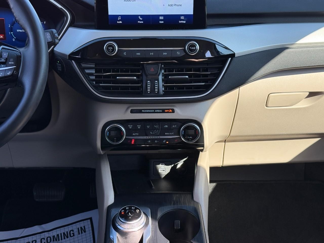 Ford Escape Vehicle Full-screen Gallery Image 13