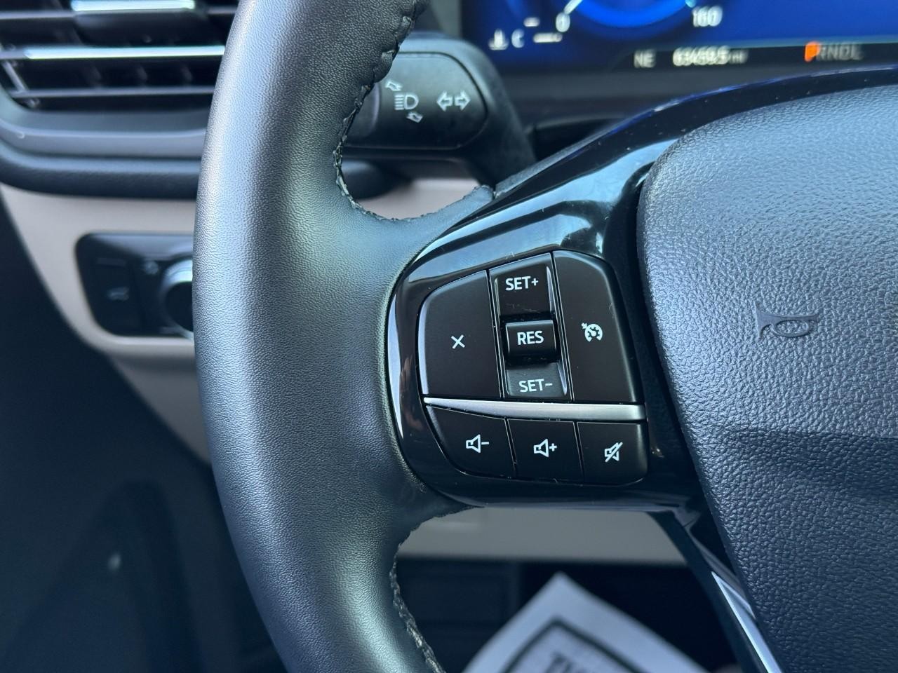 Ford Escape Vehicle Full-screen Gallery Image 20