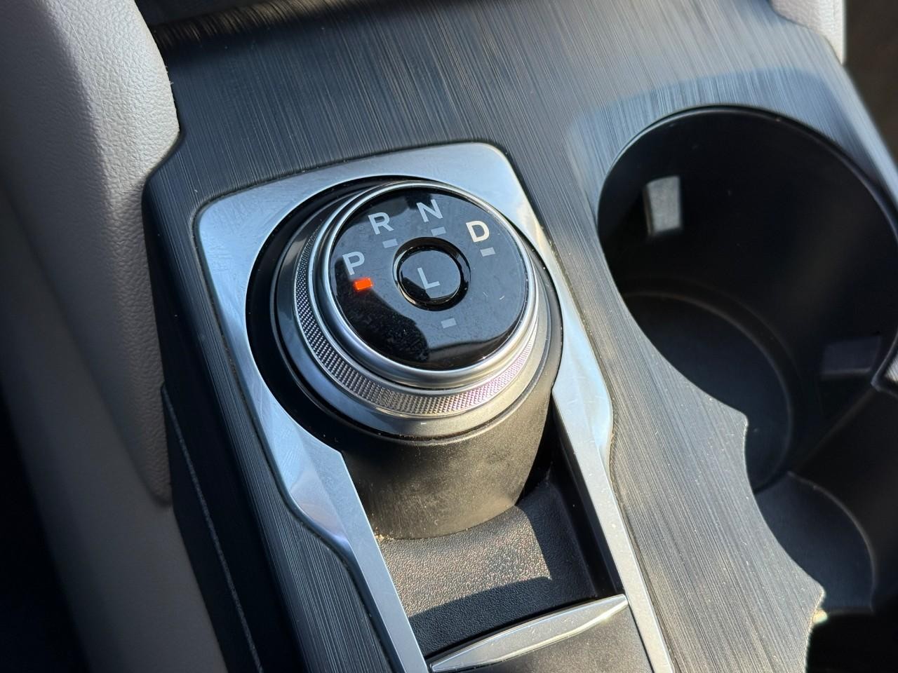 Ford Escape Vehicle Full-screen Gallery Image 23