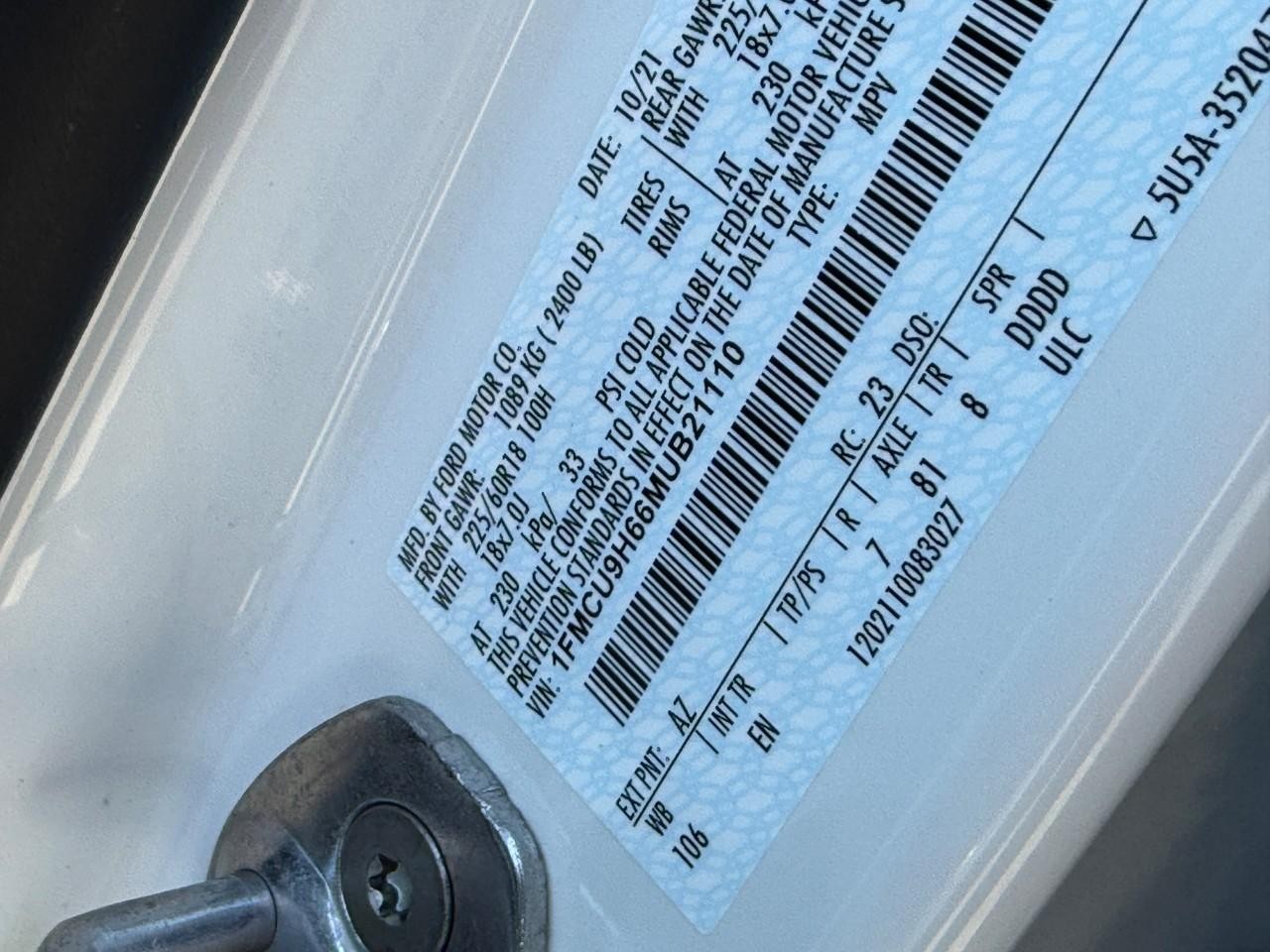 Ford Escape Vehicle Full-screen Gallery Image 25