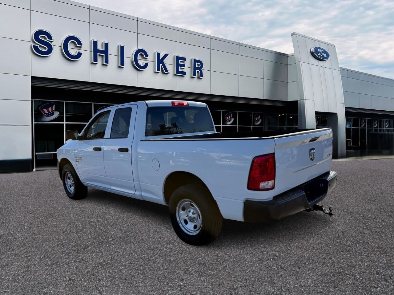 Ram 1500 Classic Vehicle Full-screen Gallery Image 03