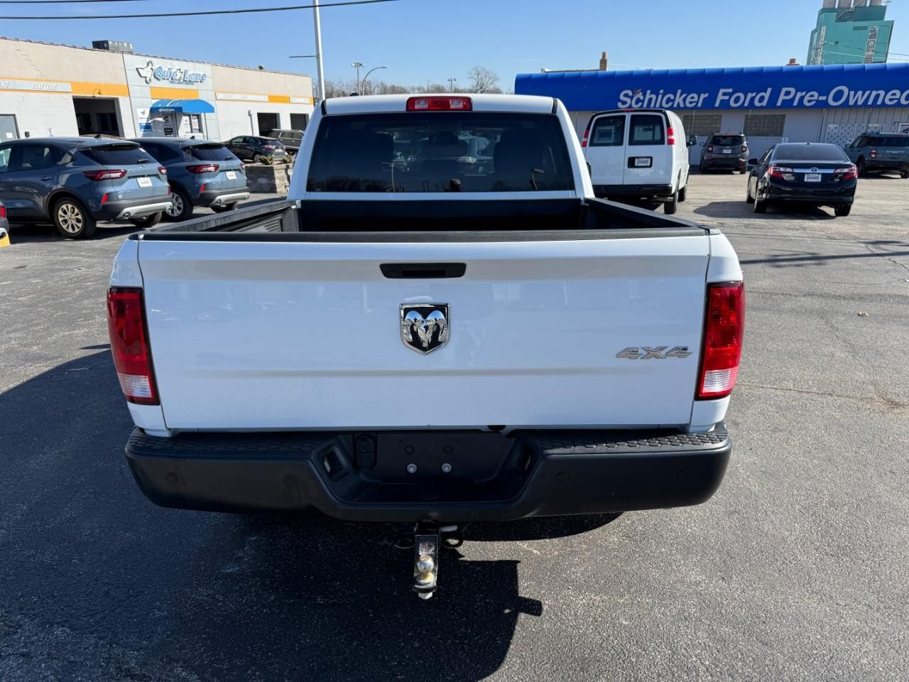 Ram 1500 Classic Vehicle Full-screen Gallery Image 08