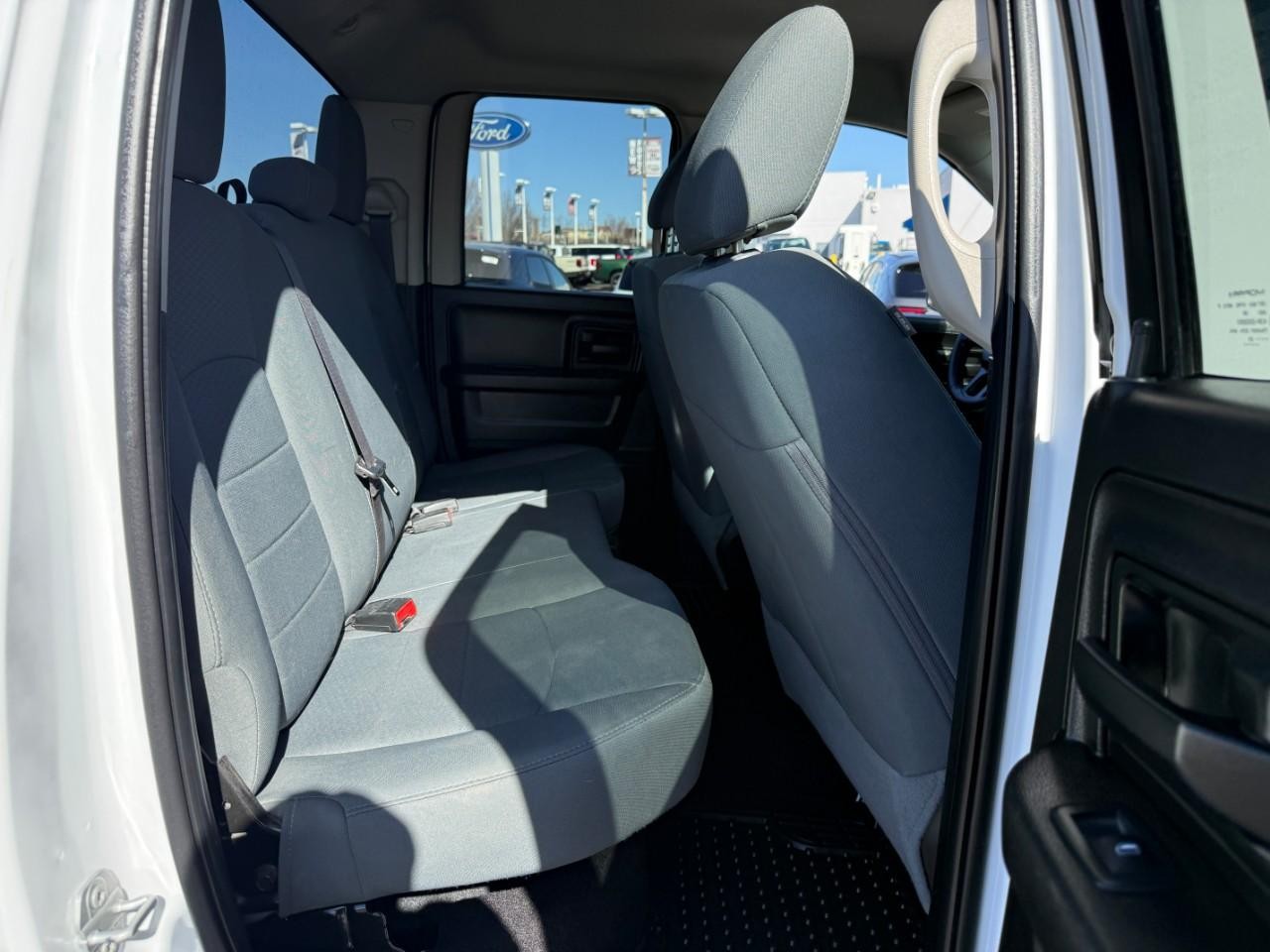 Ram 1500 Classic Vehicle Full-screen Gallery Image 09