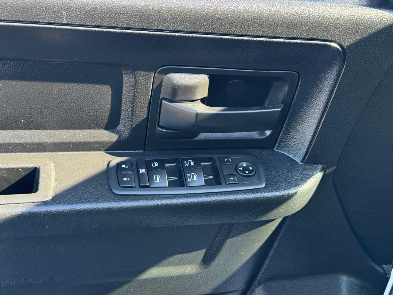 Ram 1500 Classic Vehicle Full-screen Gallery Image 10