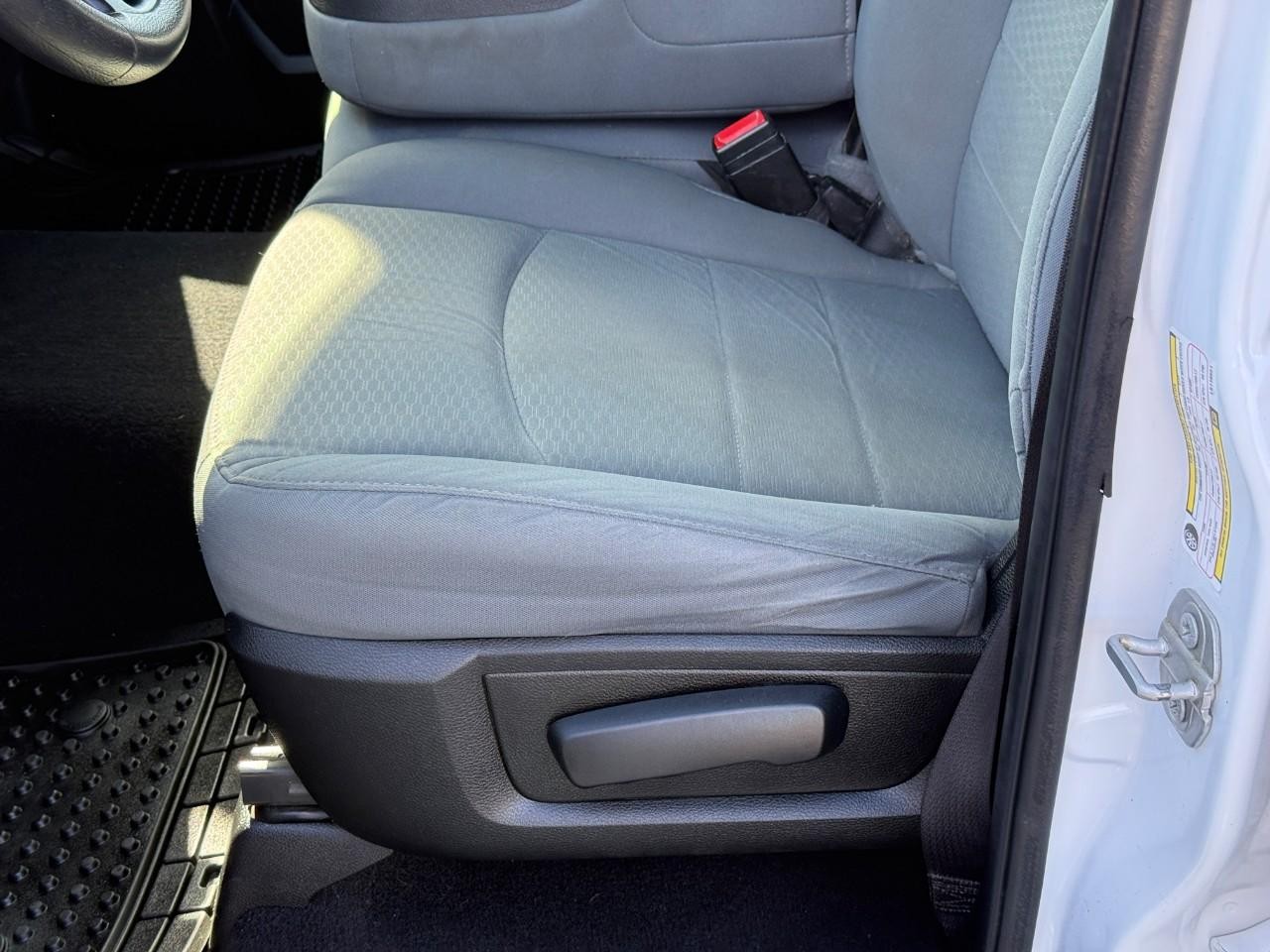 Ram 1500 Classic Vehicle Full-screen Gallery Image 11