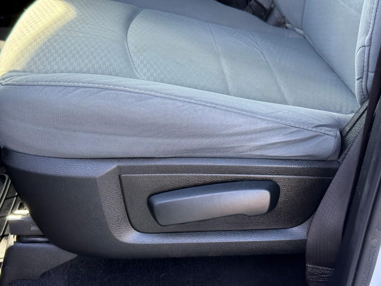 Ram 1500 Classic Vehicle Full-screen Gallery Image 12