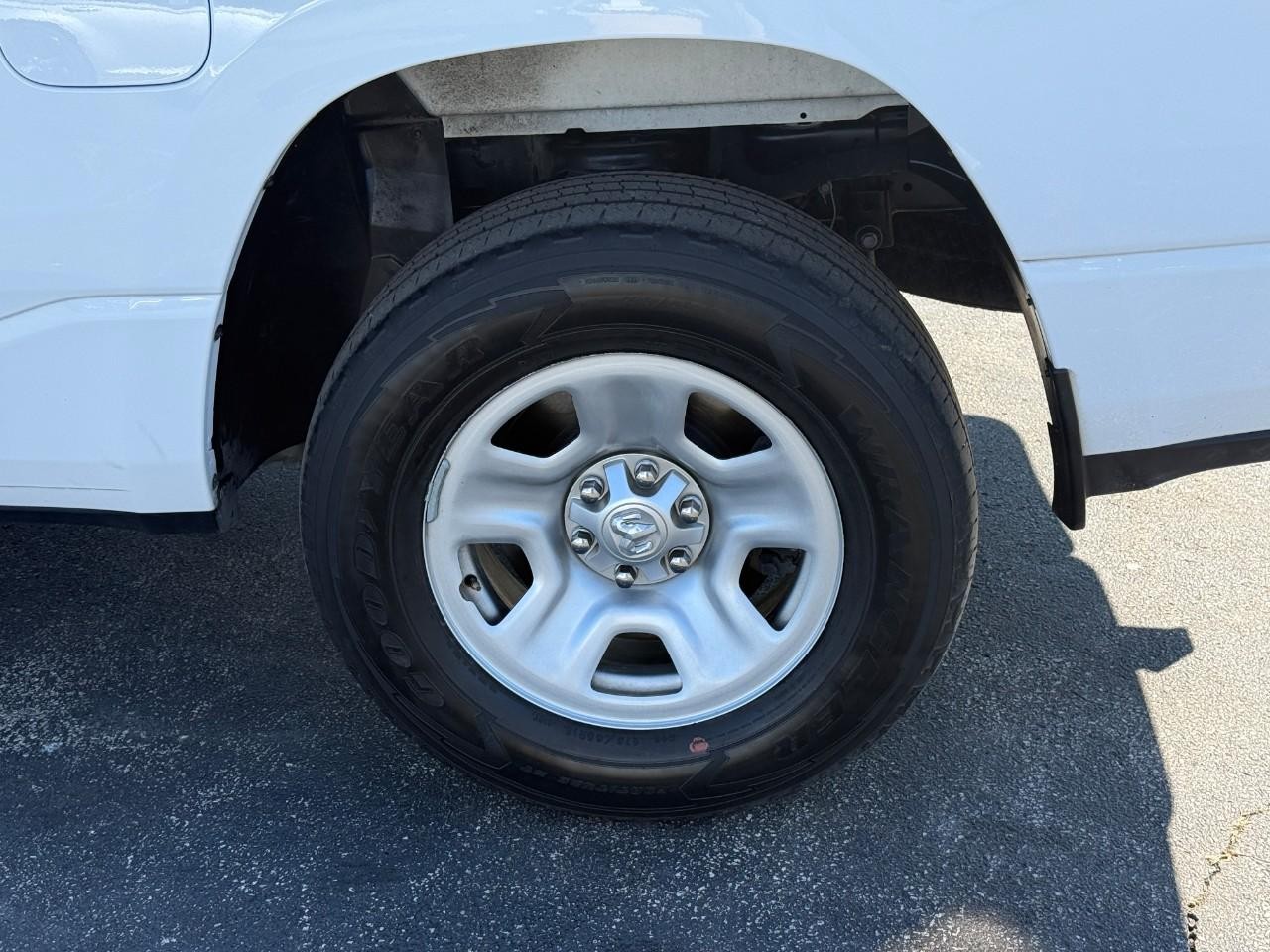 Ram 1500 Vehicle Full-screen Gallery Image 06