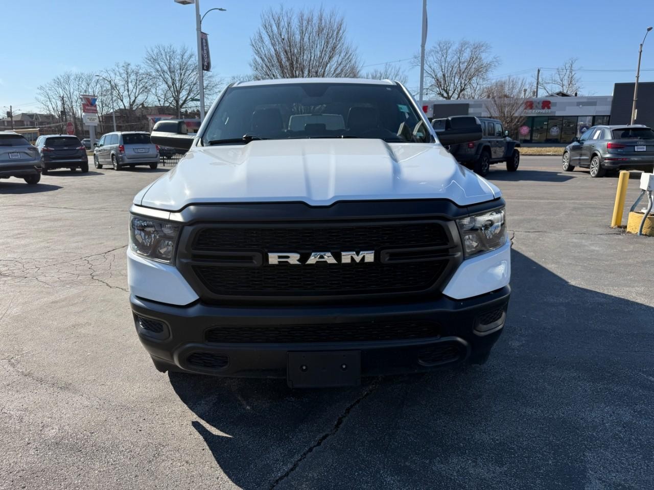 Ram 1500 Vehicle Full-screen Gallery Image 09