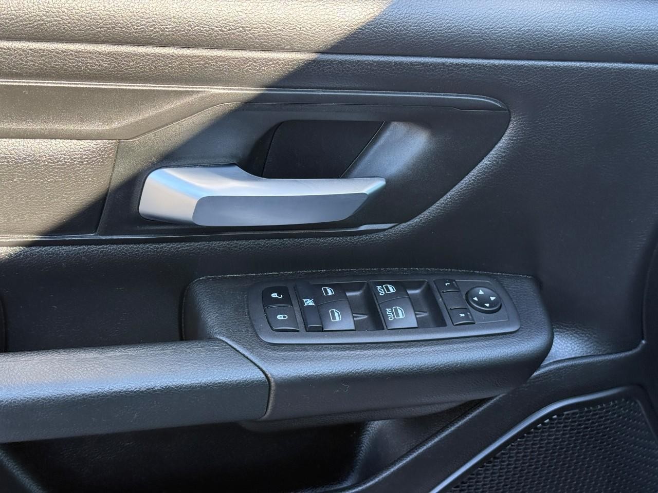 Ram 1500 Vehicle Full-screen Gallery Image 11