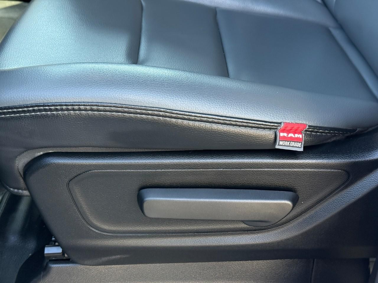 Ram 1500 Vehicle Full-screen Gallery Image 14