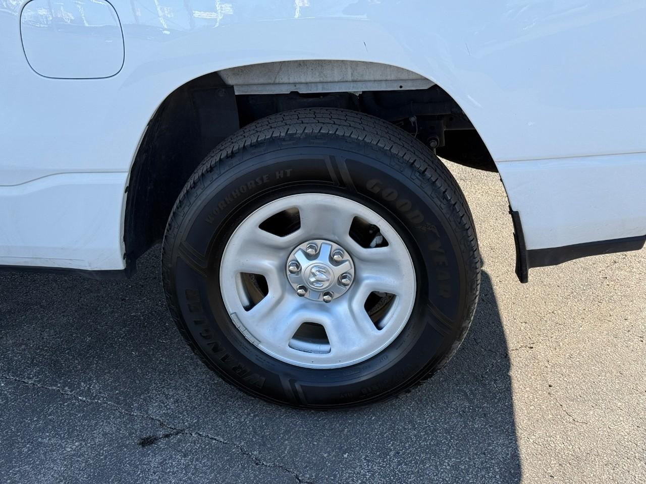 Ram 1500 Vehicle Full-screen Gallery Image 06