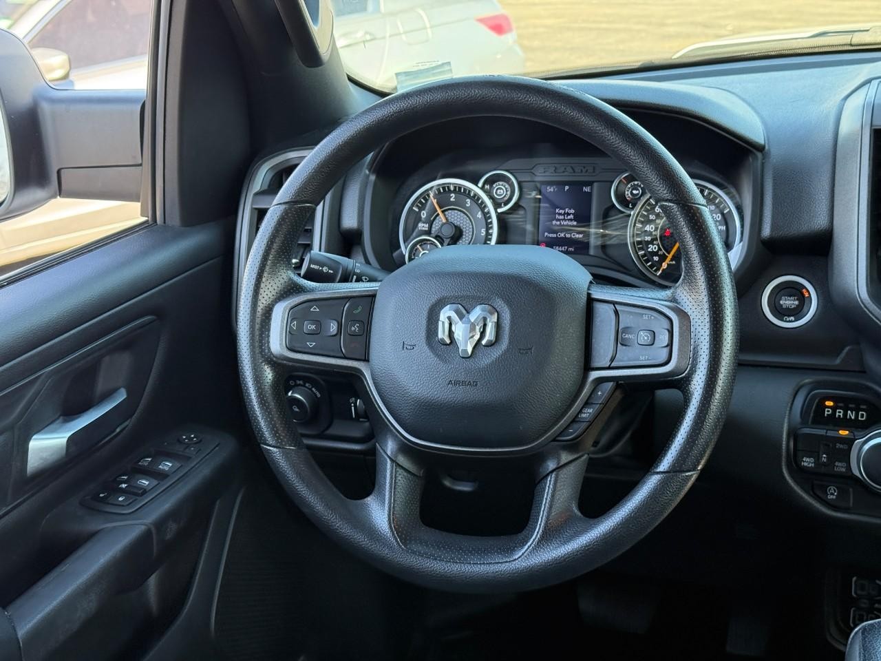 Ram 1500 Vehicle Full-screen Gallery Image 12