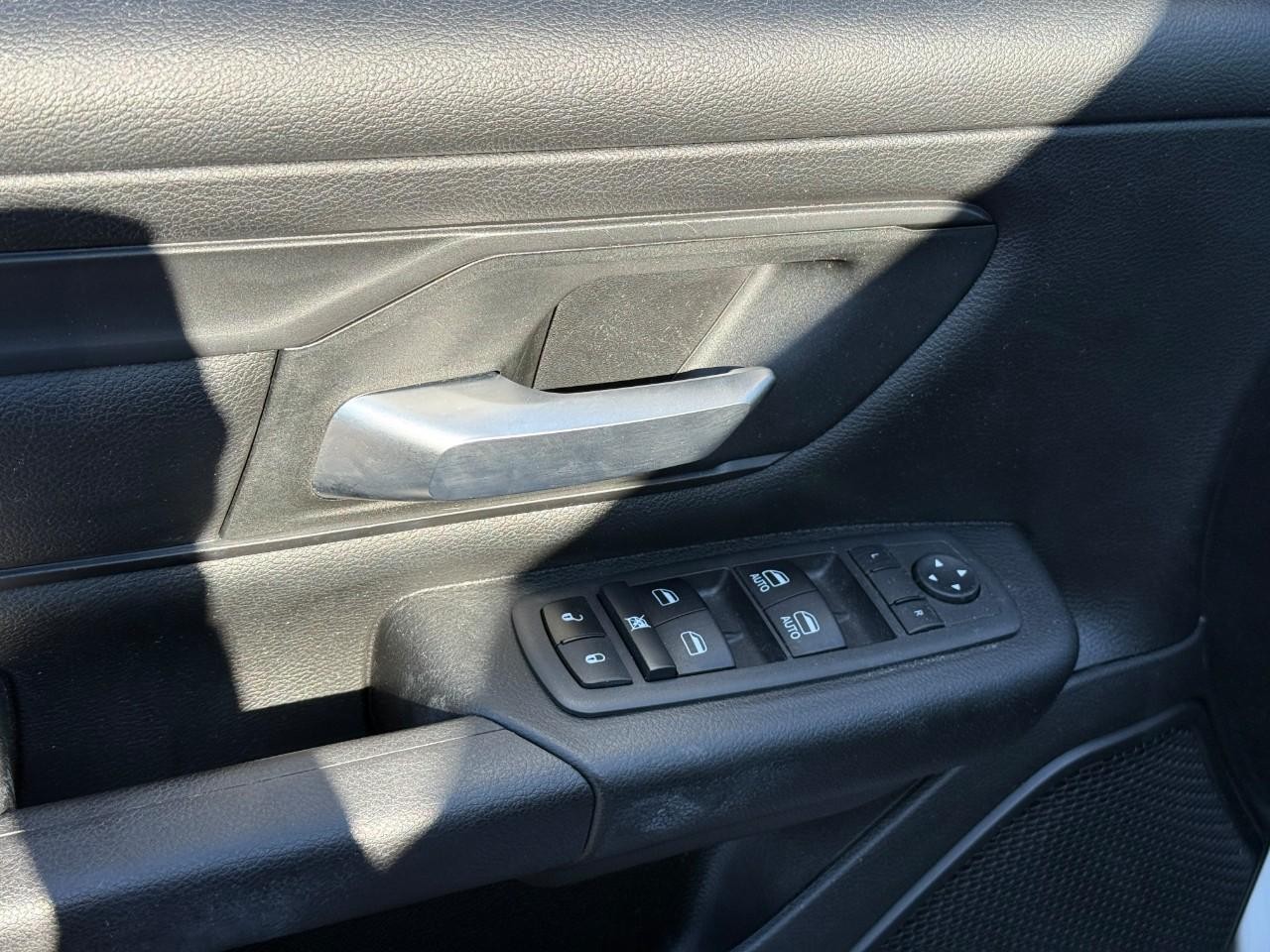 Ram 1500 Vehicle Full-screen Gallery Image 15