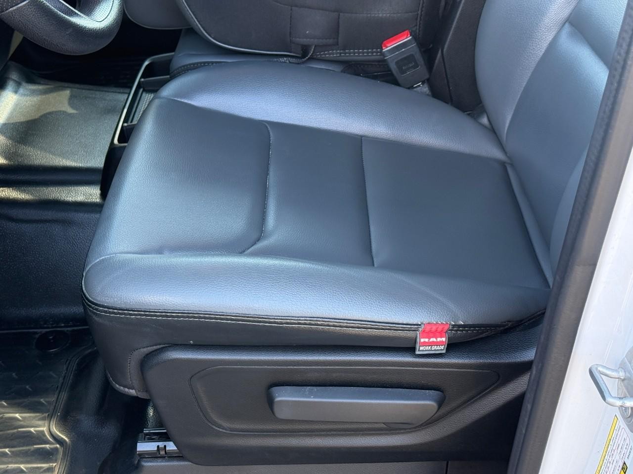 Ram 1500 Vehicle Full-screen Gallery Image 16