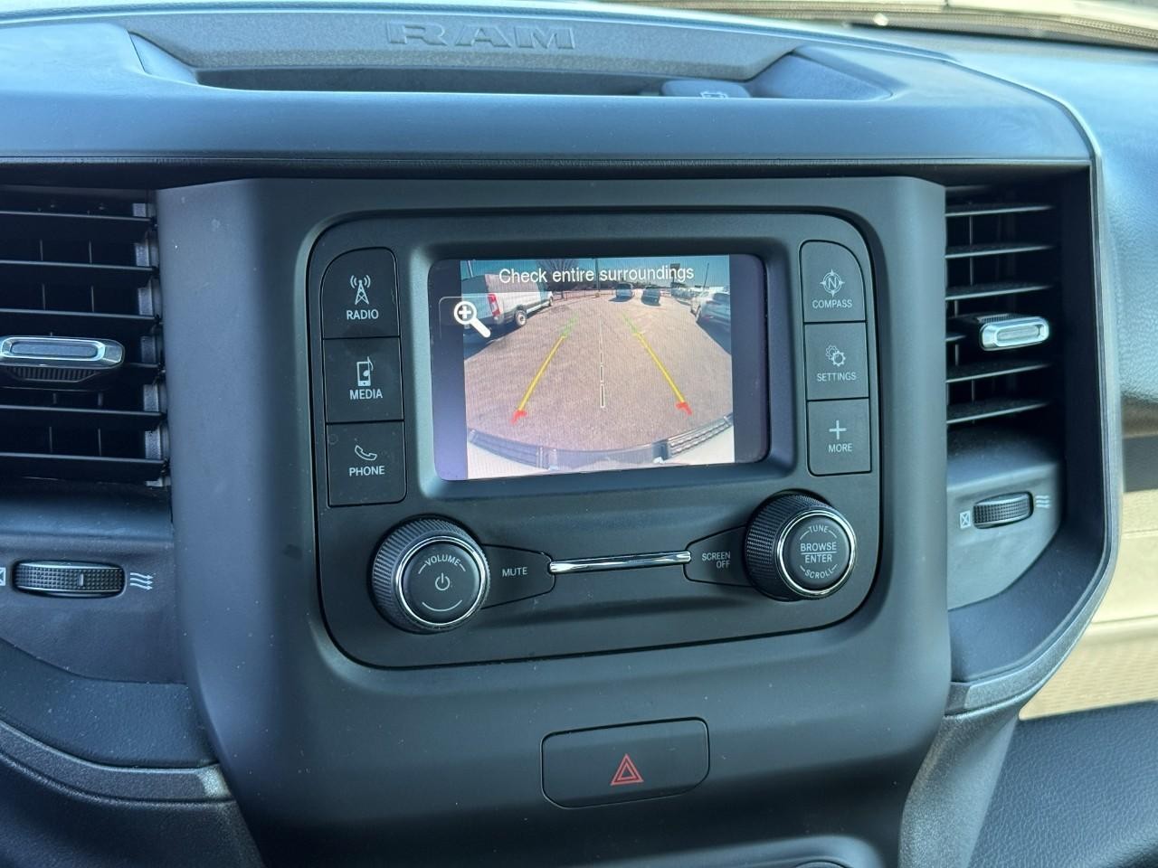 Ram 1500 Vehicle Full-screen Gallery Image 21