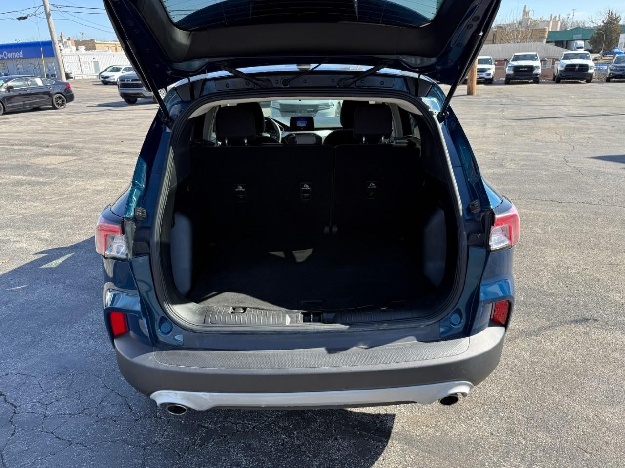 Ford Escape Vehicle Full-screen Gallery Image 07