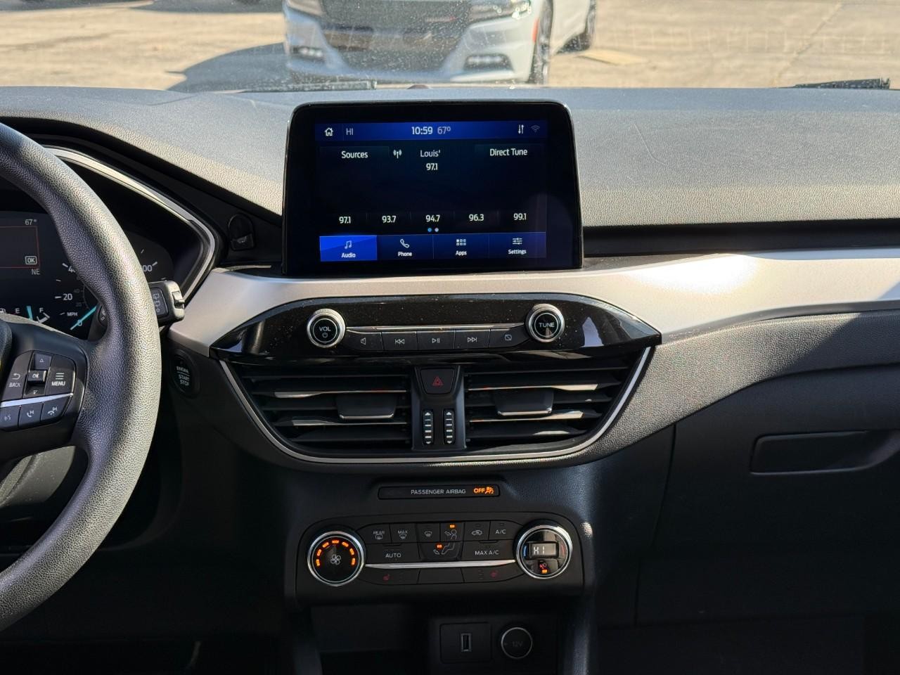 Ford Escape Vehicle Full-screen Gallery Image 13