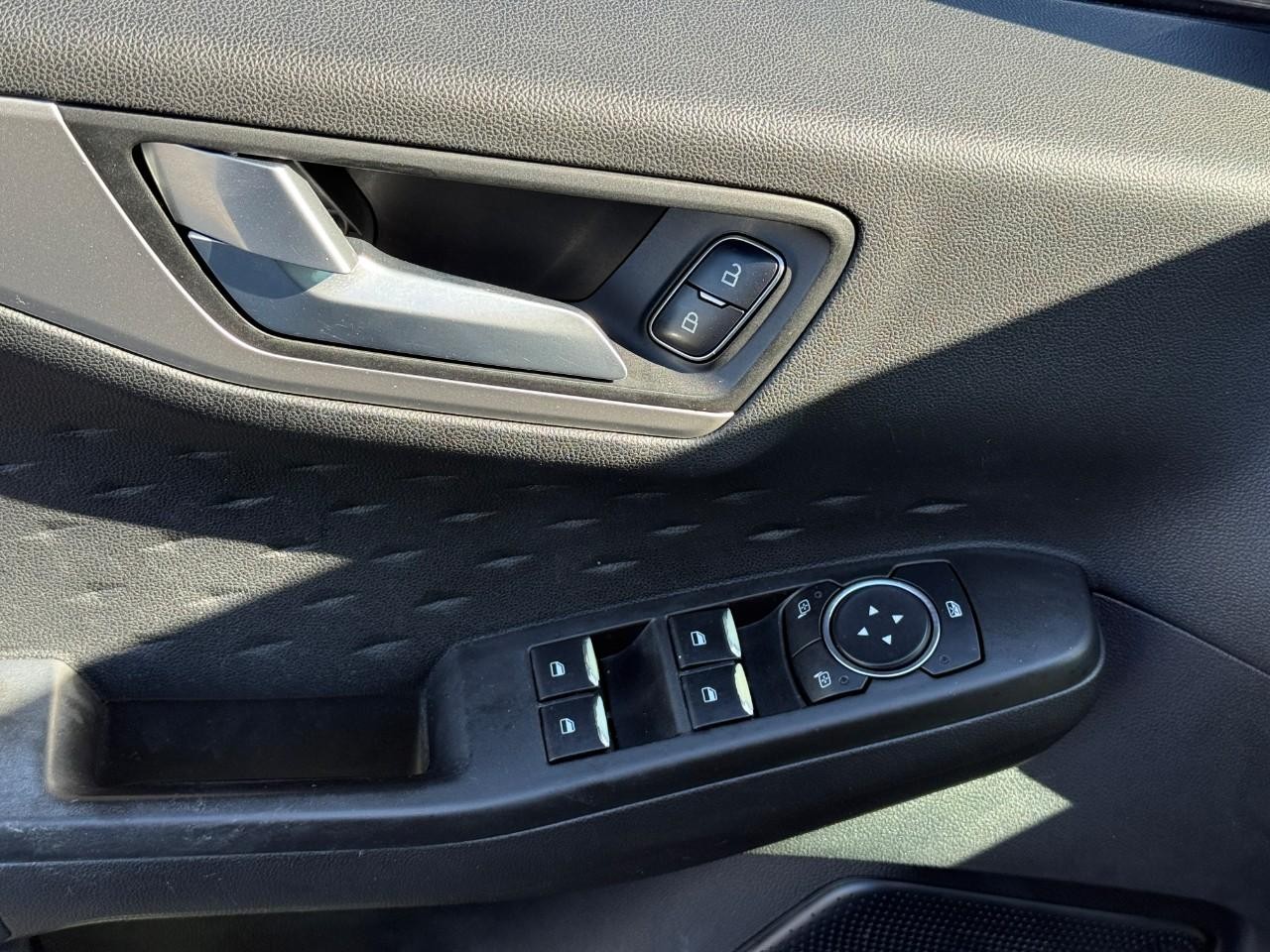 Ford Escape Vehicle Full-screen Gallery Image 17