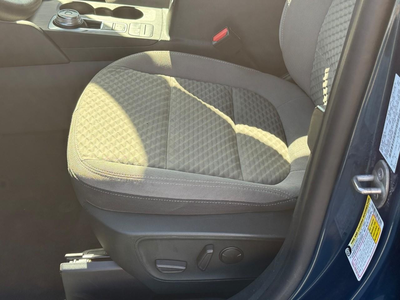 Ford Escape Vehicle Full-screen Gallery Image 18