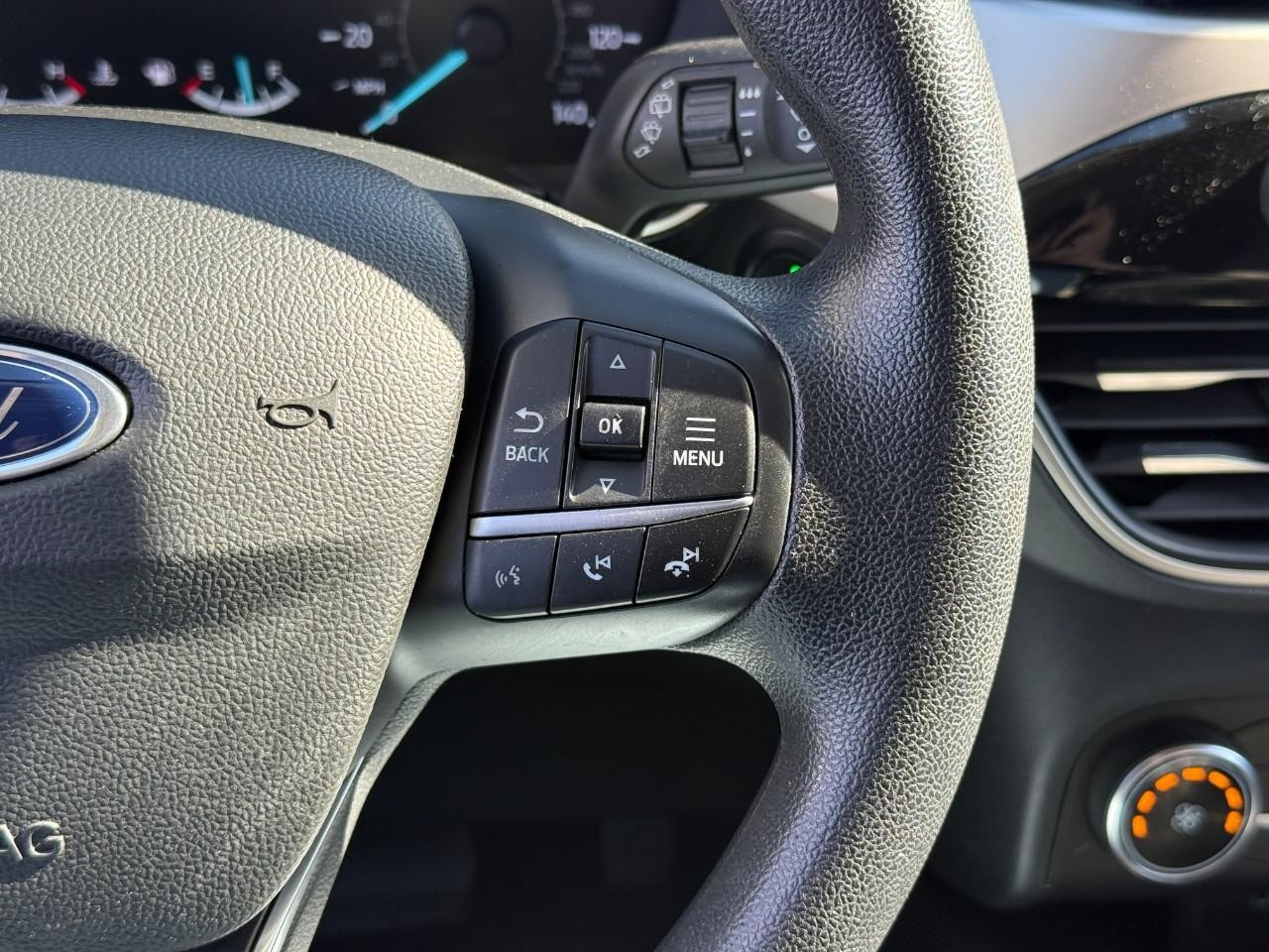 Ford Escape Vehicle Full-screen Gallery Image 21