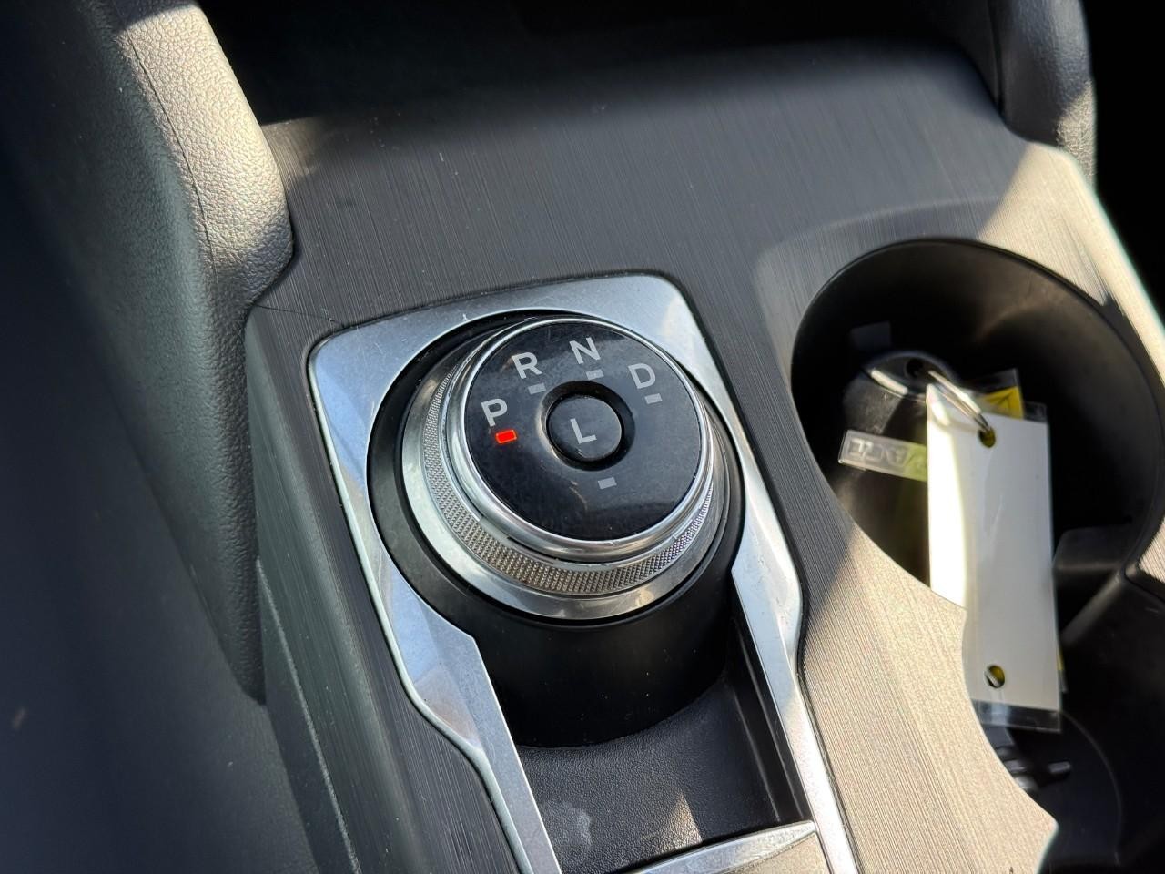 Ford Escape Vehicle Full-screen Gallery Image 23